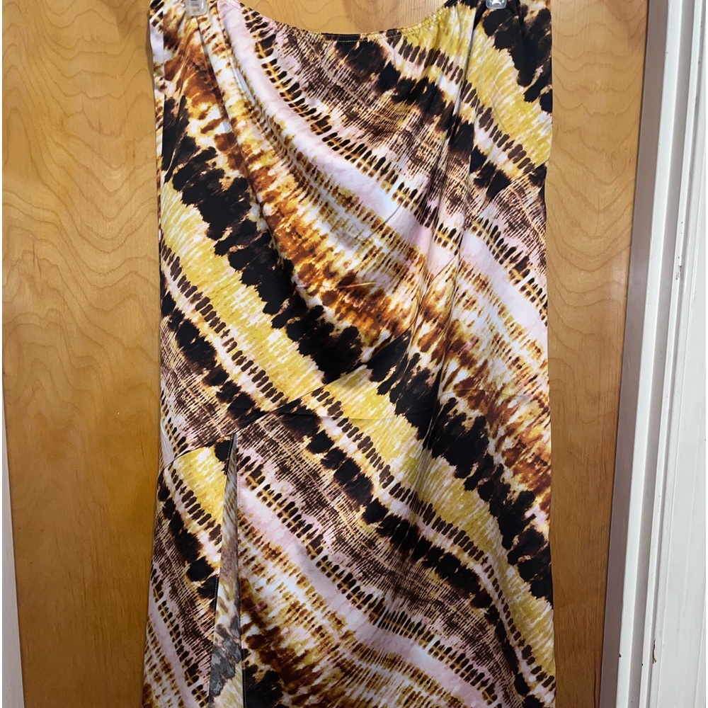 Beautiful soft skirt with Batik designs soft split on right leg.